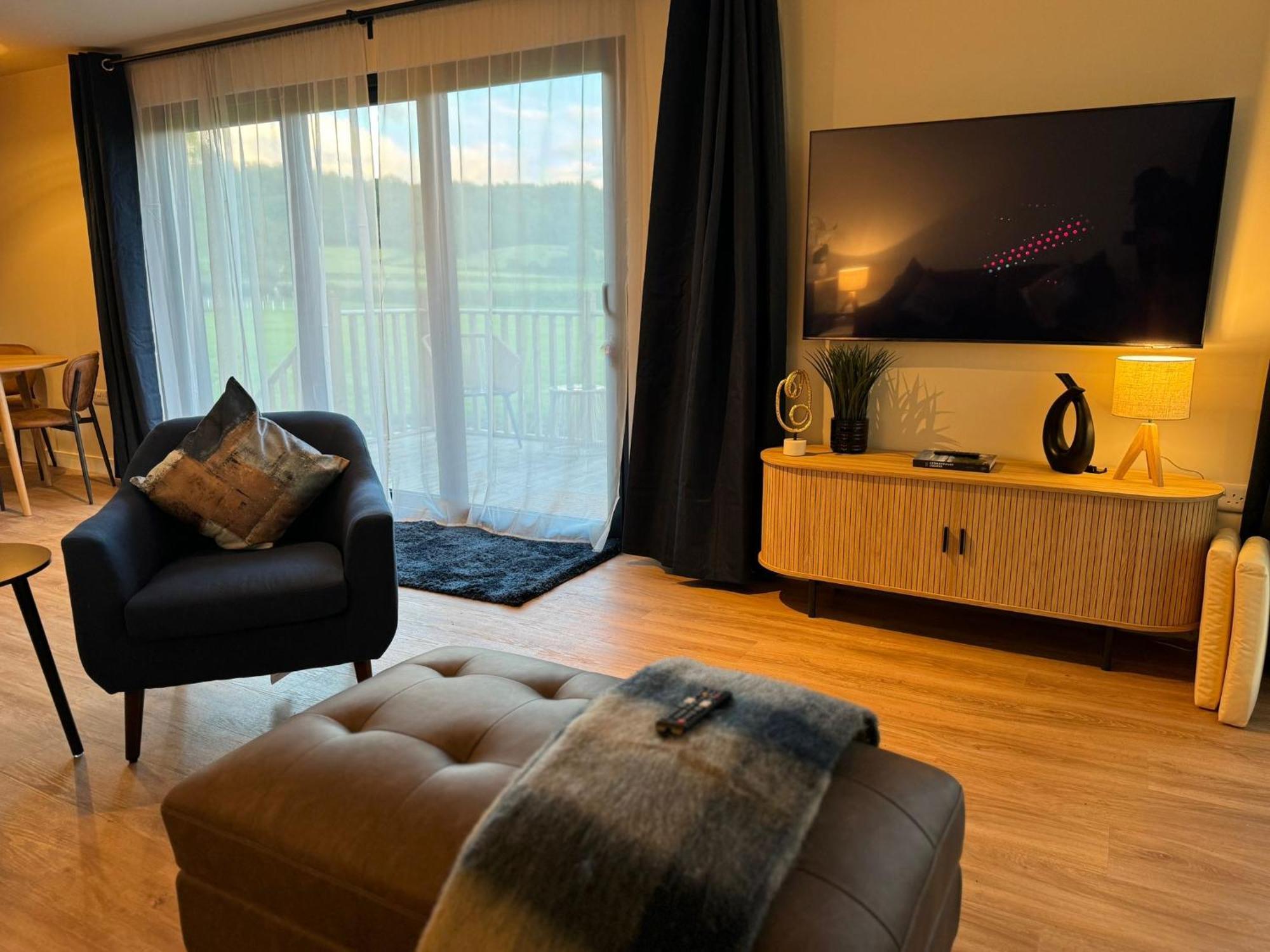 Unbox At Poplar Tree Villa Durham Exterior foto